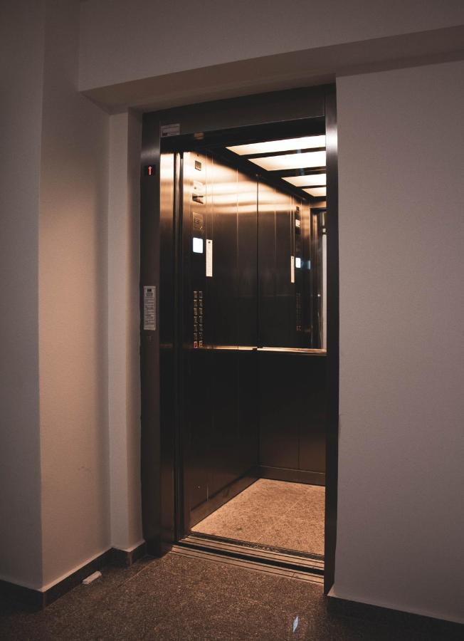 Dream Arena Apartment Бакэу Экстерьер фото